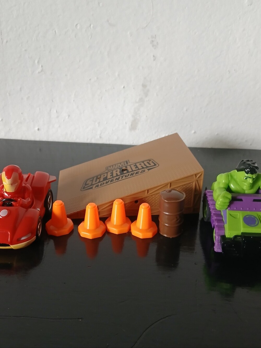 Marvel Super-Hero Adventures pull-back Cars